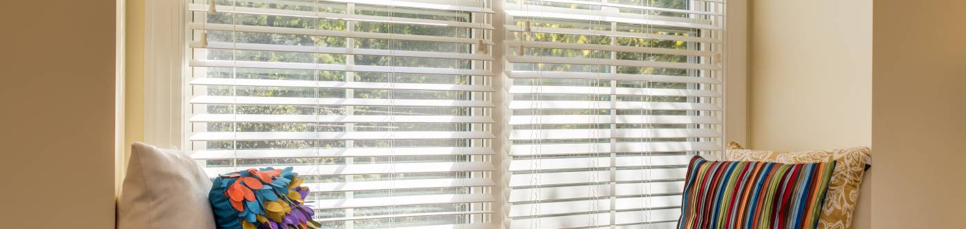 Beautifully decorated window bench overlooking a scenic view of Charlottesville in an extended stay accommodation for Guesthouses